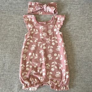 Gerber baby romper with matching headband. Never worn. Size 6-9 mo